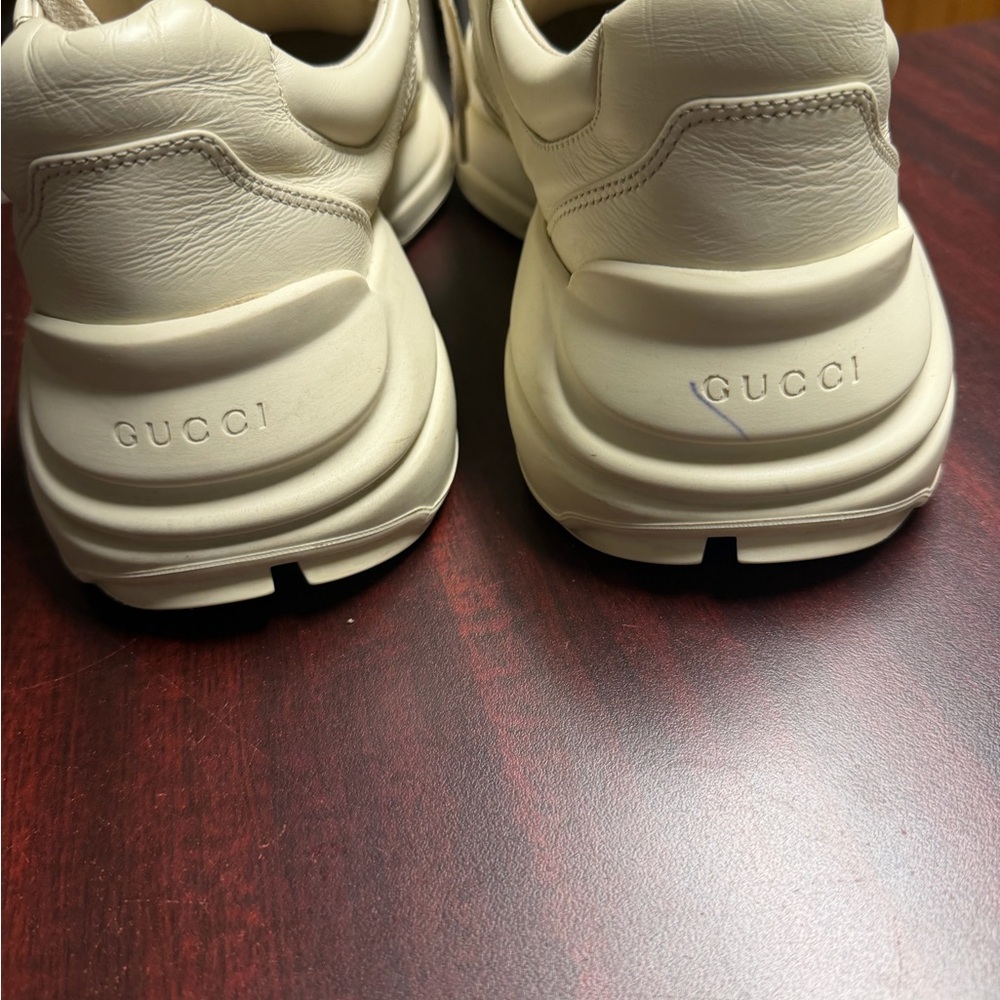 Gucci Beige Sneakers with Red and Green Accents - Picture 4 of 6